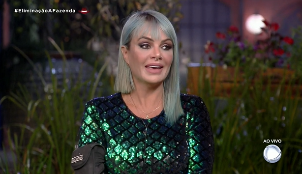 Valentina se surpreende com Dayane e a critica em placas: “/mau-caráter”/