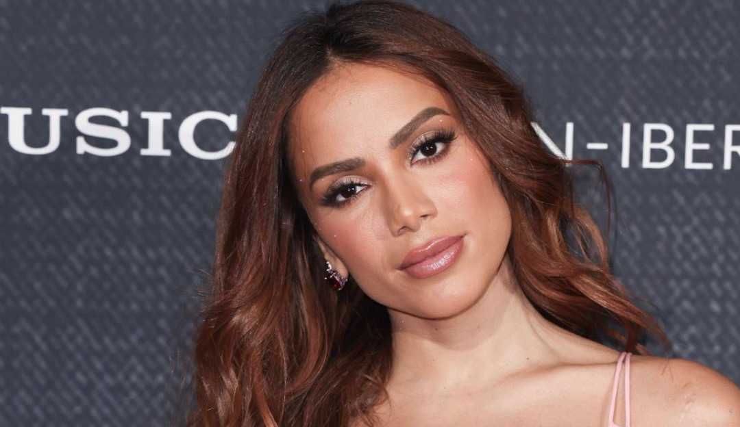 Anitta rebate Ratinho após apresentador criticar sua vida em programa