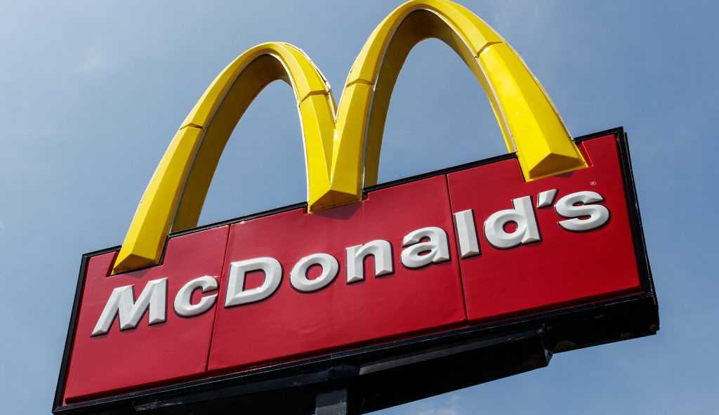 MC Donald”/s retira banheiros “/multigênero”/ em unidade de Bauru após críticas