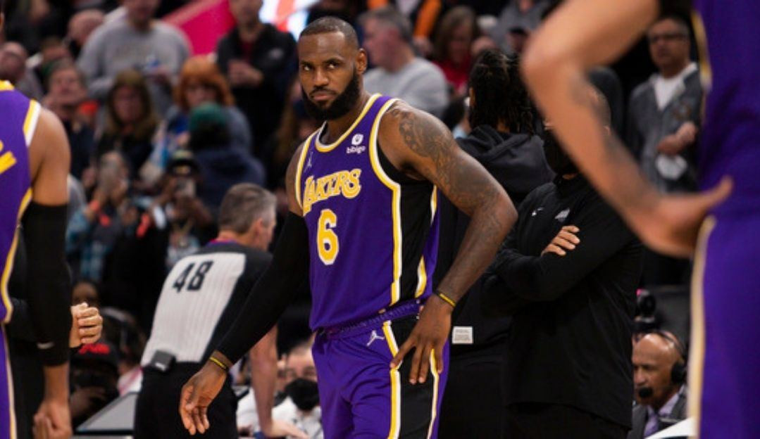 Lakers vencem o Detroit com LeBron expulso por cotovelada