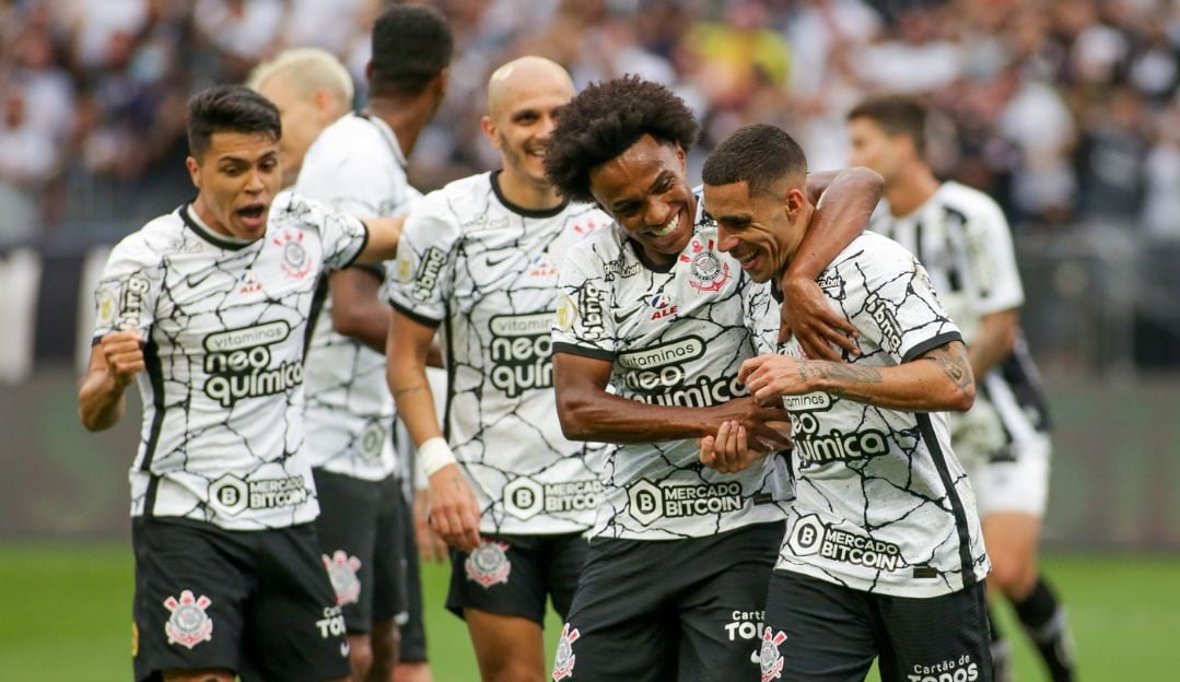 Corinthians vence o Santos e entra no G-4