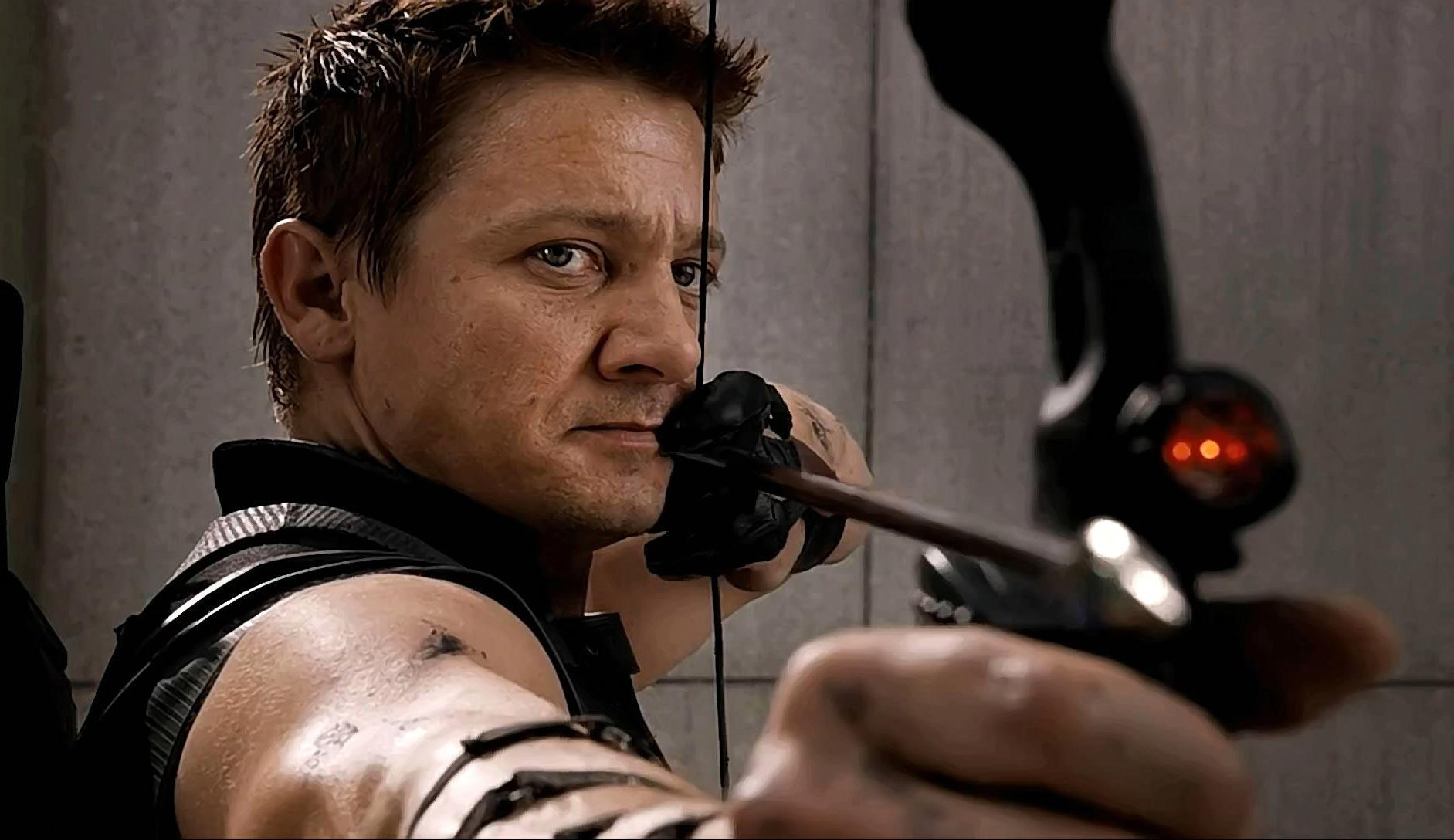 Jeremy Renner não imaginava que aos 50 anos ainda estaria vivendo o Gavião Arqueiro