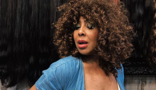 Conheça Sarah Mega Hair: a queridinha das celebridades