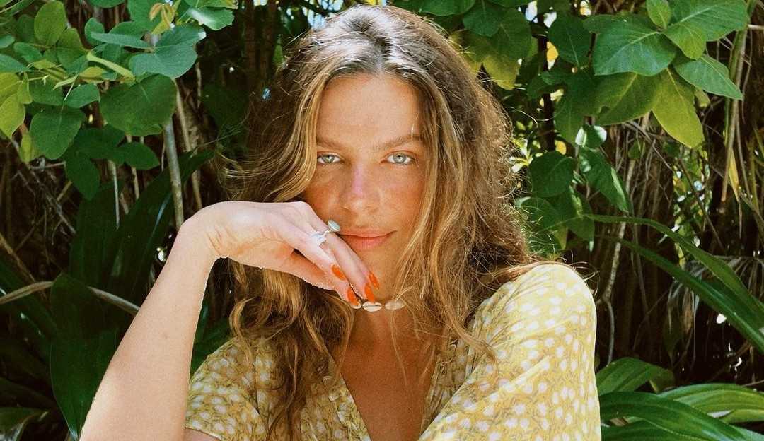 Mariana Goldfarb relembra sobre anorexia “/Eu não me amo 100% do tempo”/