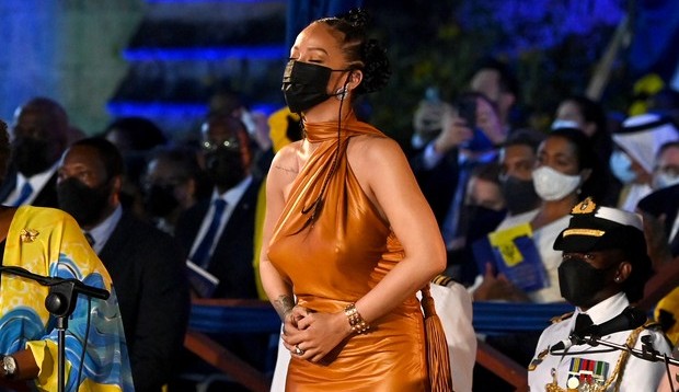 Sites gringos afirmam: “/Rihanna está grávida!”/