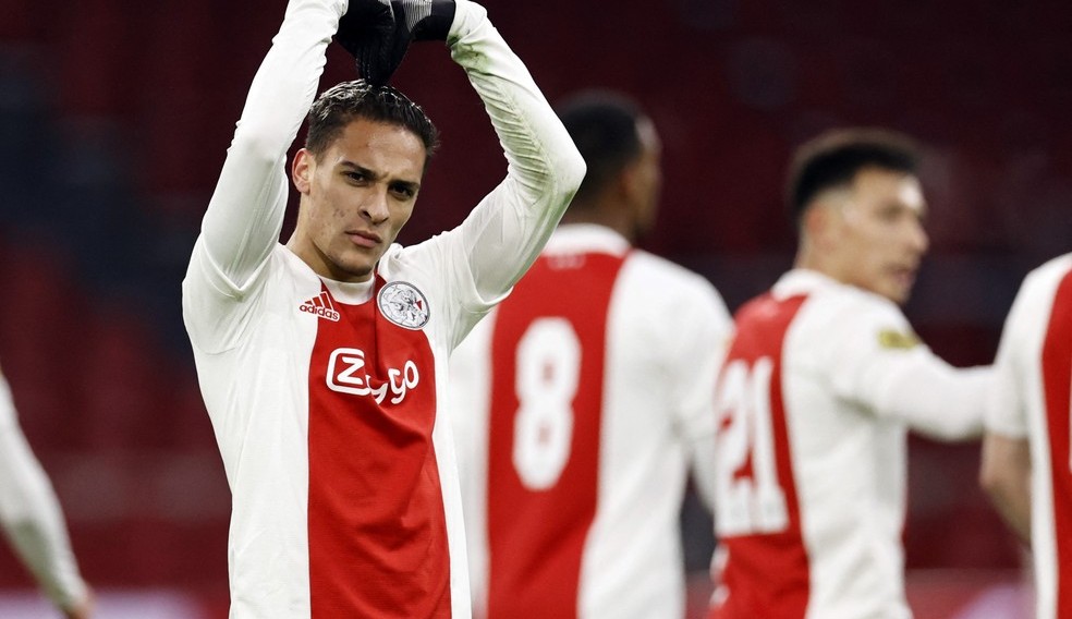 Com Antony liderando, Ajax goleia em partida do holandês