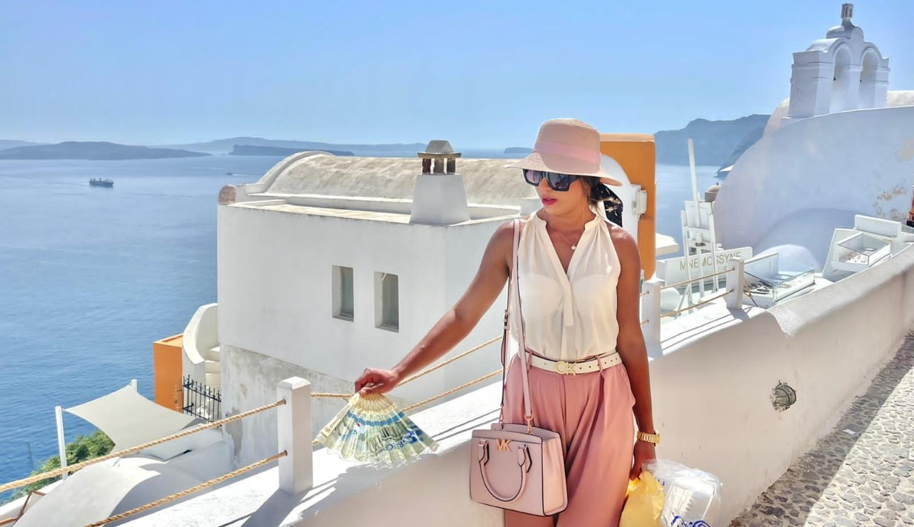 Influenciadora digital Renata Aburime lança curso sobre validação de diploma para enfermeiros nos Estados Unidos