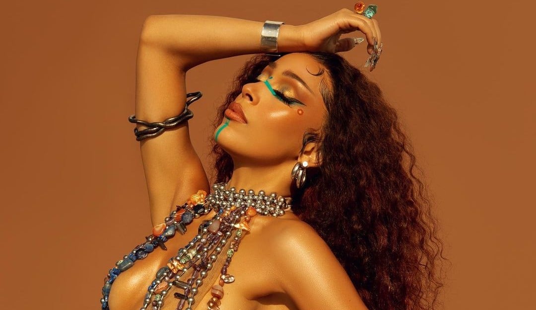 Doja Cat lança o clipe de ‘Woman’, hit do álbum “/Planet Her”/