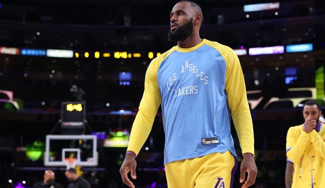 LeBron retorna às quadras após falso negativo para Covid e fala sobre testagem na NBA