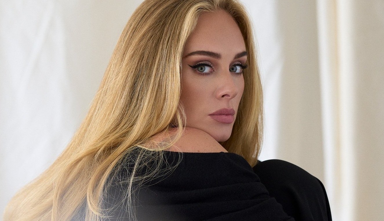 Adele recebe certificado de platina por novo álbum