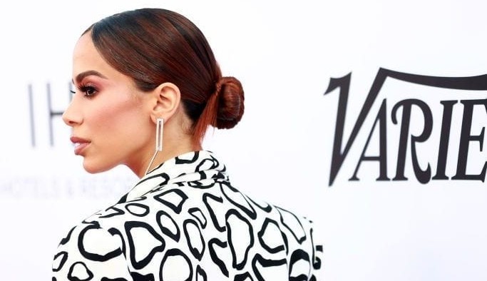 Anitta comparece ao evento da Variety e aparece ao lado de artistas internacionais