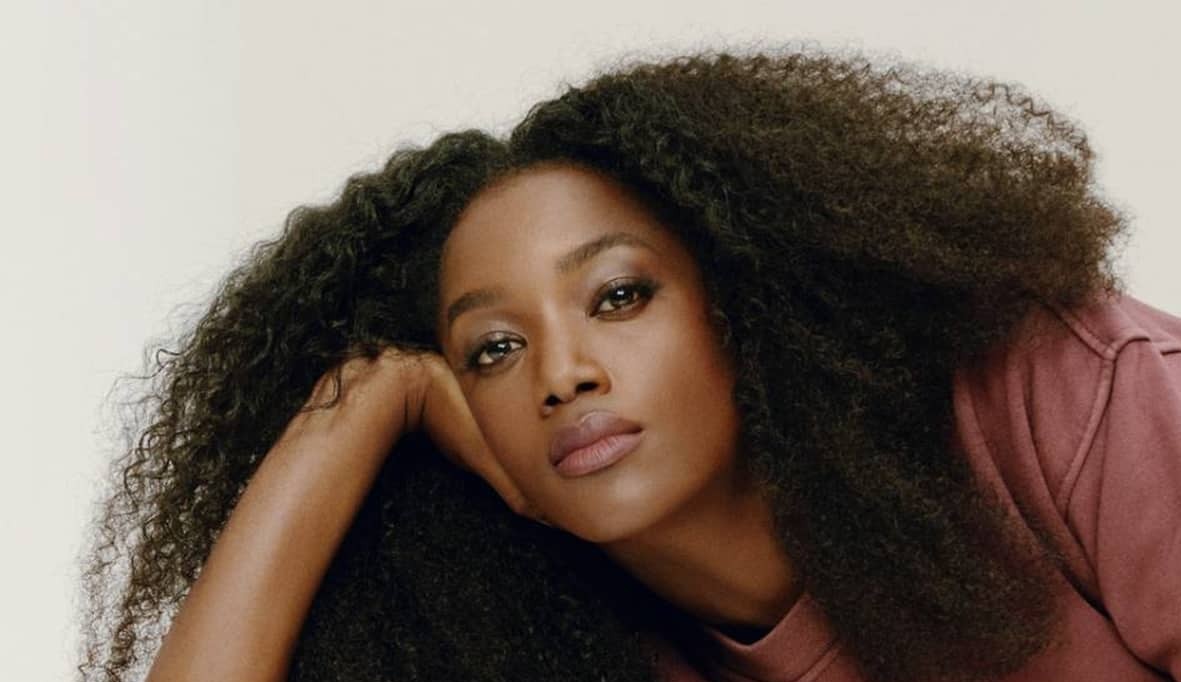 Iza fala sobre sua relação com a música e conta: “/Só não gosto de ouvir da hora de namorar”/