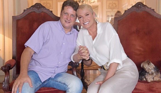 Pedro Bial reuniu os atores principais do filme “Amor, Estranho amor”, Xuxa e Marcelo Ribeiro