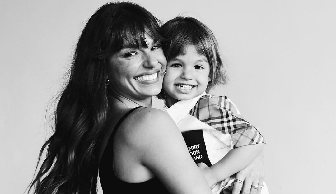 “/Ser mãe demanda tempo, construção, energia e criatividade”/, diz Isis Valverde