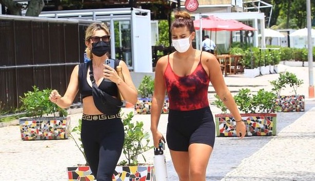 Giulia Costa e Flávia Costa são flagradas voltando da academia