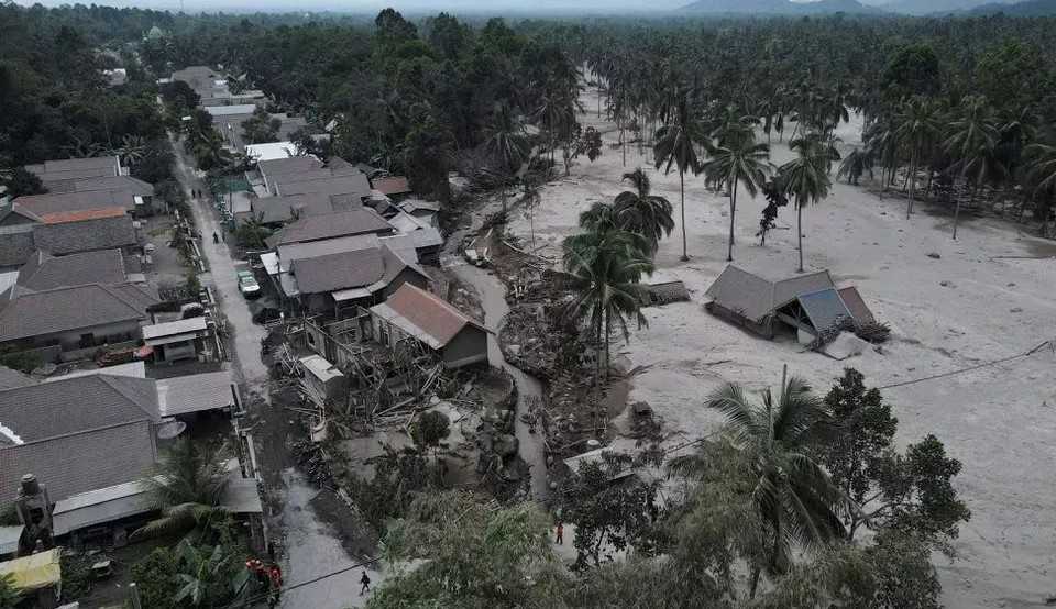 Imagens revelam destruição causada por vulcão na Indonésia