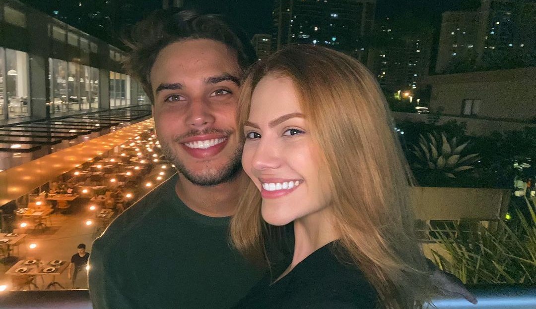 Sarah Poncio agita web após confirmar suspeita de romance entre Letícia e Jonathan