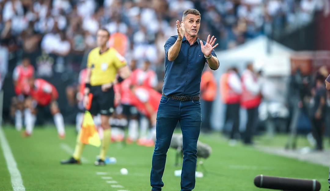 Grêmio precisa vencer e torcer por resultados favoráveis para não ser rebaixado