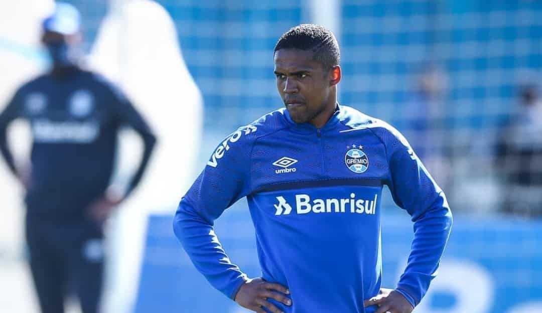 Com Douglas Costa relacionado, Grêmio encara o Atlético-MG em jogo decisivo