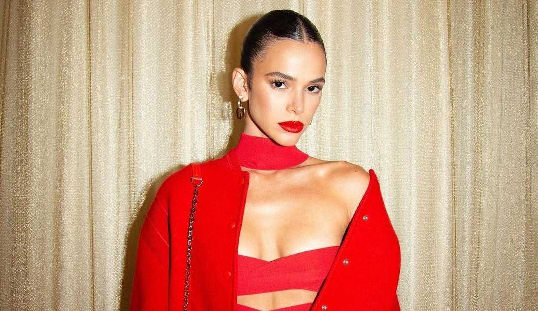 Bruna Marquezine é inspiração para makes de fim de ano