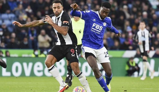 Leicester vence de goleada o penultimo colocado da Premier League e fica perto dos seis primeiros colocados do campeonato.