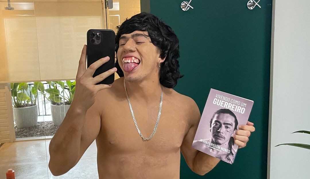 Whindersson Nunes passa mal e adia sessão de autógrafos