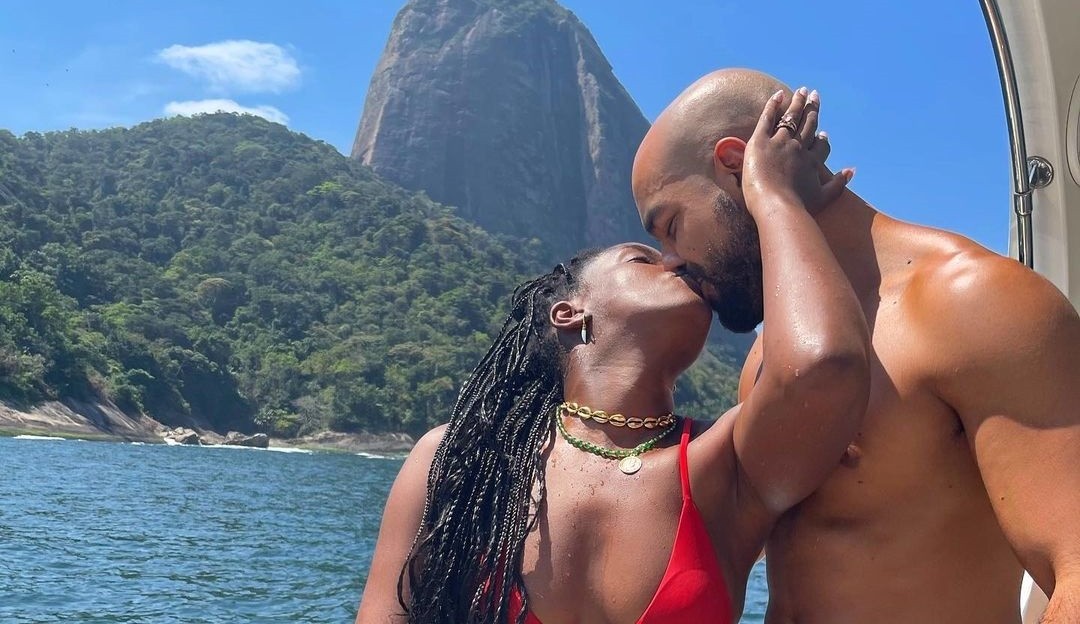 IZA comemora 3 anos de casada: “/Melhor sim da minha vida”/