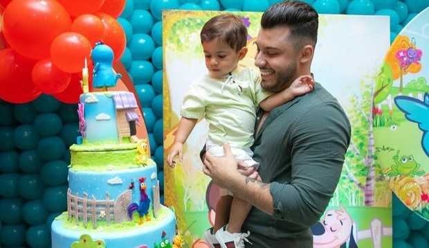 Murilo Huff comemora os 2 anos do filho Leo