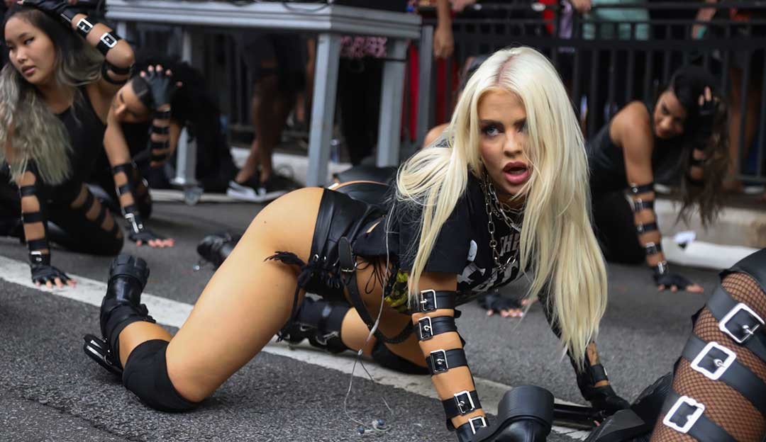 Surpresa! Luisa Sonza faz show com participação de fãs na Avenida Paulista