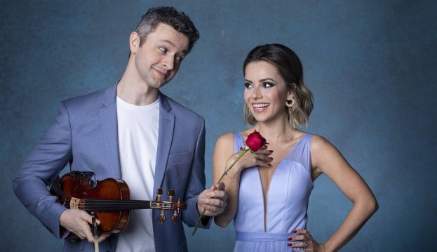 Sandy e o marido Lucas Lima marcam presença no “/”/Especial Roberto Carlos”/”/