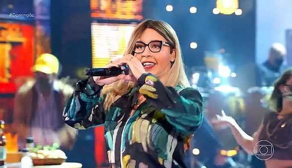 Gloria Groove impressiona após homenagear Marília Mendonça