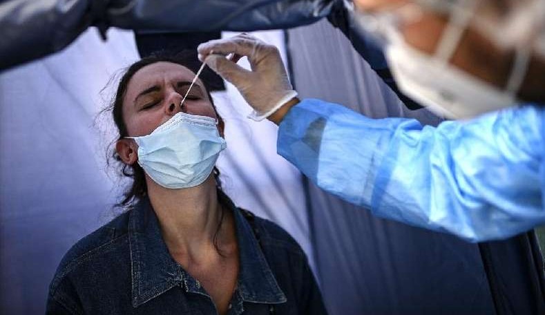 Pessoas com sintomas leves de Covid podem testar positivo de maneira prolongada