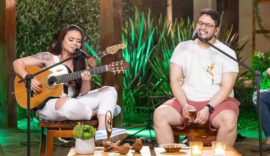 Luiza faz apelo para os fãs ao doar sangue para Maurílio