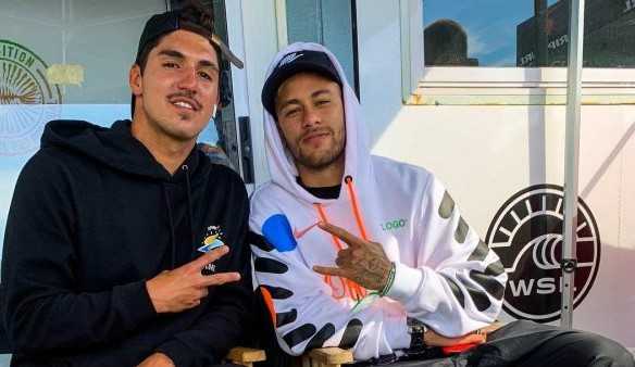 Neymar deixa comentário em post de mãe de Gabriel Medina sobre aniversário do surfista