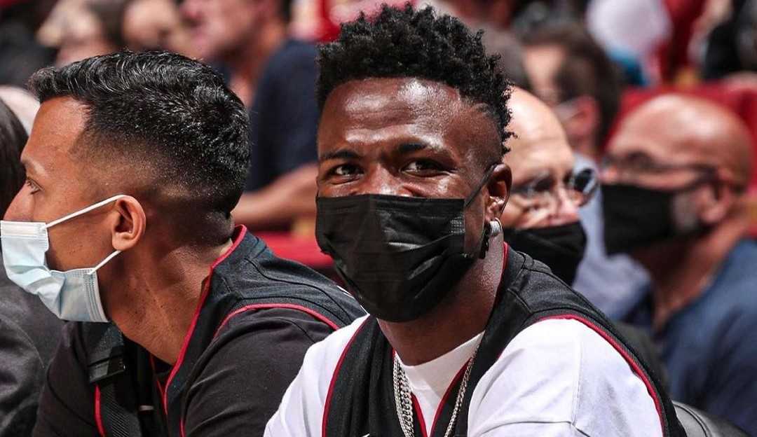 Vini Jr é homenageado em jogo da NBA