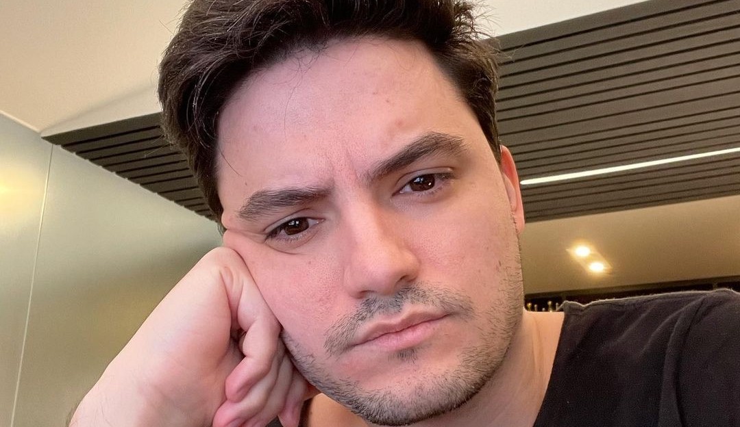 Felipe Neto diz que irá dar um tempo na internet e é chamado de biscoiteiro