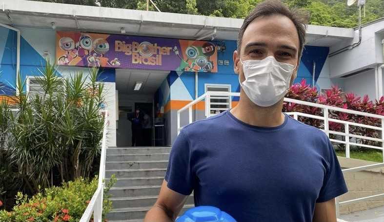 BBB22: Tadeu Schmidt visita a casa mais vigiada do Brasil e se emociona: ‘Todo arrepiado’