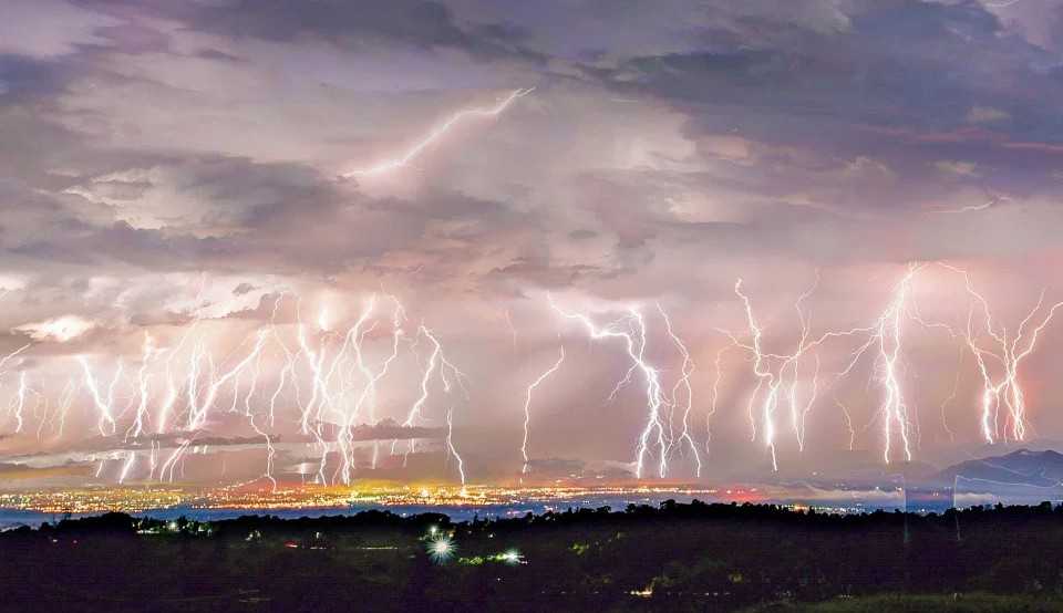 Mais de 20 raios atravessaram o céu no município do Rio de Janeiro esta semana