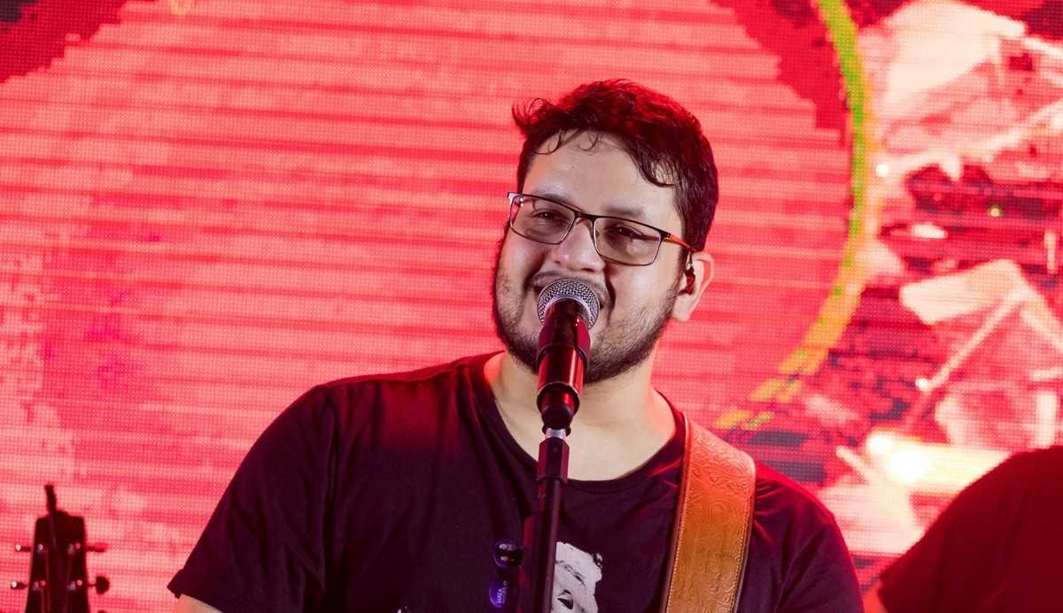 Cantor Maurílio é velado por amigos e familiares em Imperatriz