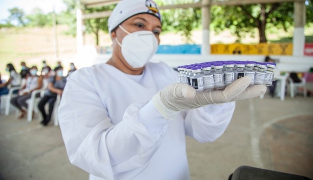 67,19% dos brasileiros já estão completamente imunizados contra o Covid-19