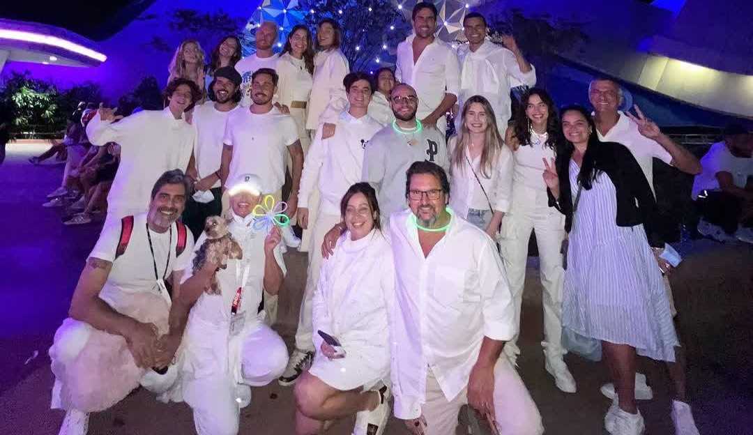 Xuxa Meneghel e família passam réveillon  em famoso parque dos Estados Unidos