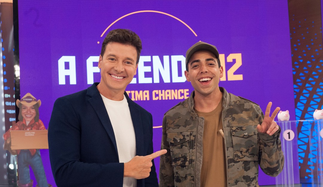 A Fazenda: Lucas Maciel, nono eliminado, participa da Hora do Faro