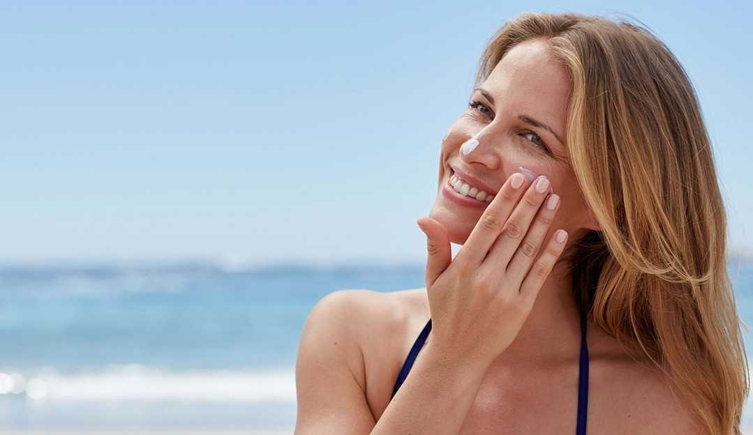 Rotina de cuidados com a pele na praia