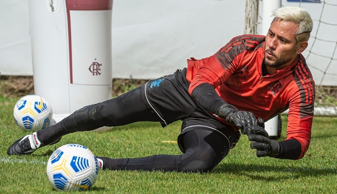 Flamengo avalia mudança no gol a médio prazo