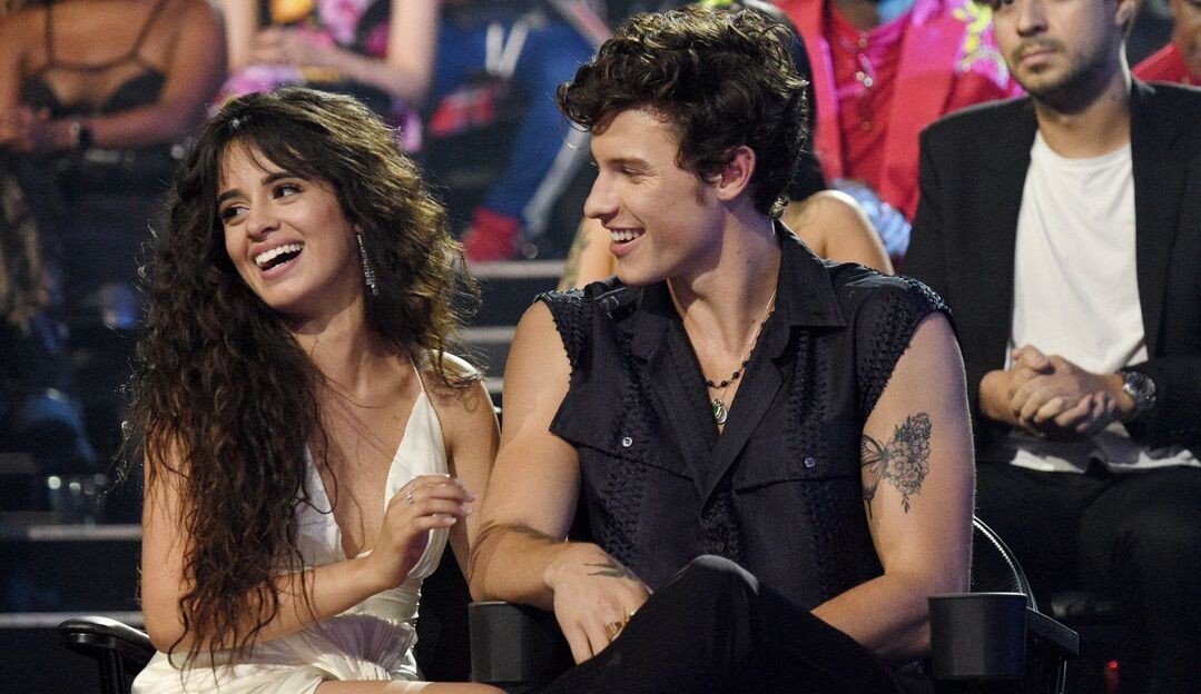 Shawn Mendes recorda época difícil no namoro com Camila Cabello