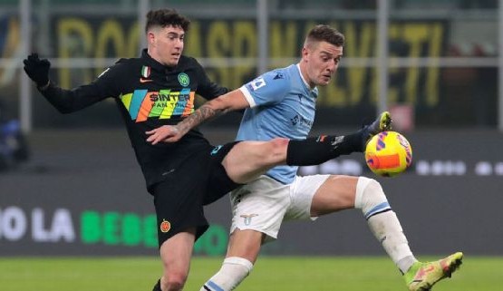 A inter venceu a Lazio por 2 a 1 e retomou a liderança do Italiano
