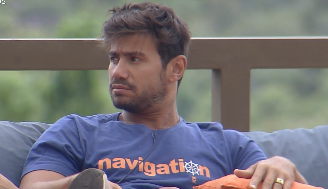 A Fazenda: Mariano diz não ter assunto com Mirella