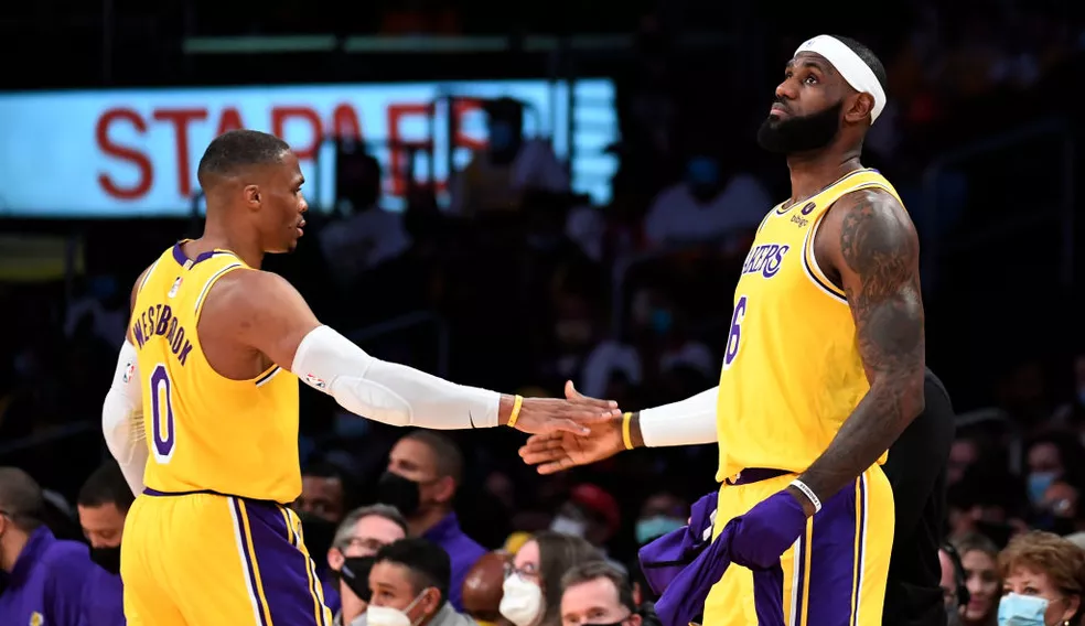 LeBron, inspirado por Tom Brady, acredita na recuperação dos Lakers