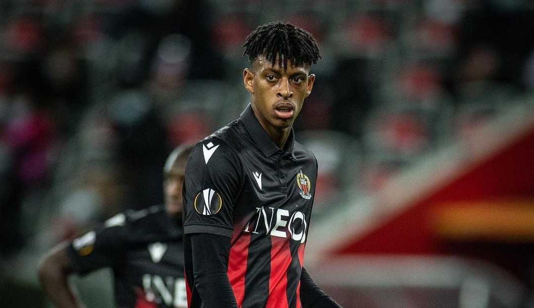 Robson Bambu faz exames médicos para assinar com o Corinthians