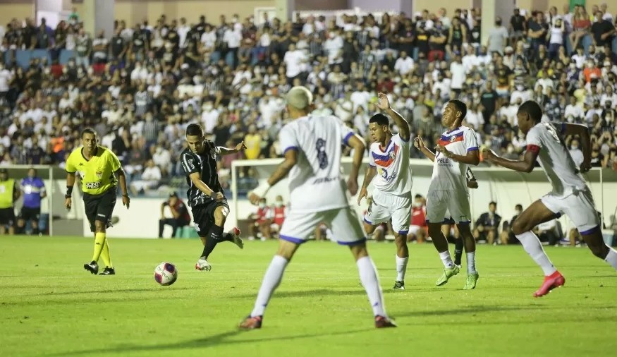 Com virada nos acréscimos, Resende elimina Corinthians da Copinha